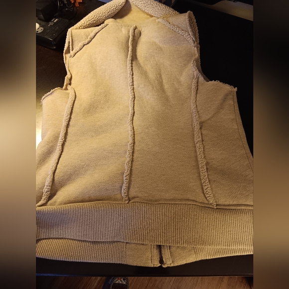RUFF HEWN FLEECE VEST - Picture 2 of 4